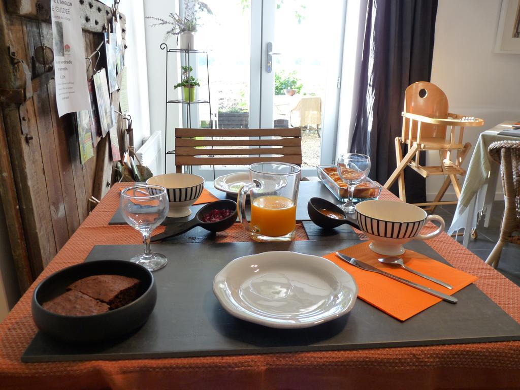 La Ligne Bed & Breakfast Angles-sur-l'Anglin Bagian luar foto