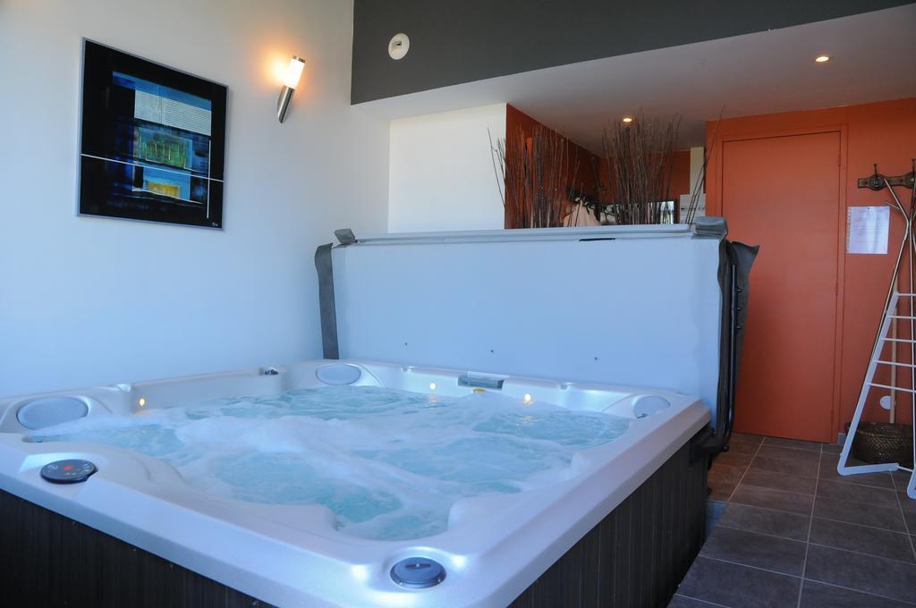 La Ligne Bed & Breakfast Angles-sur-l'Anglin Bagian luar foto
